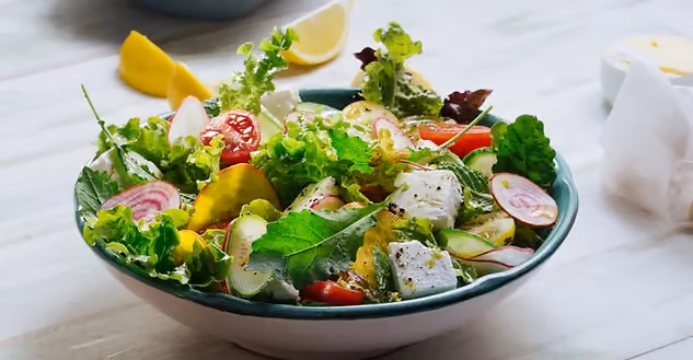 Piatto bilanciato con verdure fresche