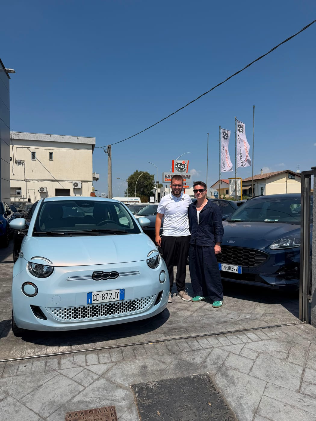Momento con un cliente Latina Cars 1