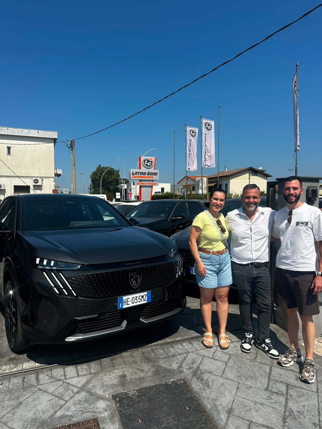 Momento con un cliente Latina Cars 6