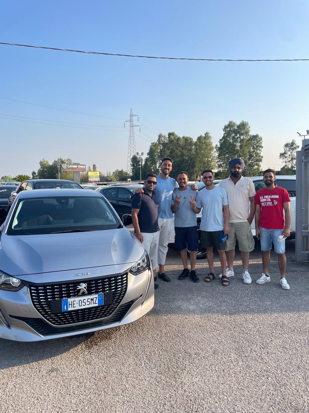 Momento con un cliente Latina Cars 10