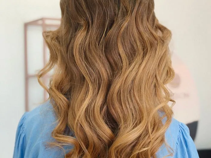Capelli biondi lunghi e mossi